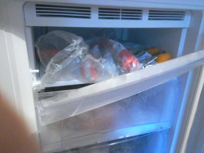 Индезит перестал морозить. Холодильник Норд перемораживает. Beko холодильник верхняя камера а морозилка. Beko морозильная камера no Frost. Холодильник Вирпул перемораживает морозилка.