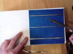 Материалы для изготовления солнечной батареи можно купить в специализированном магазине или заказать в интернете