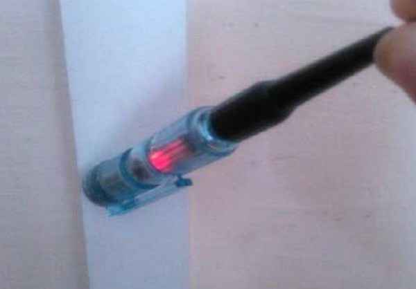 Как найти скрытый кабель в стене обычным индикатором