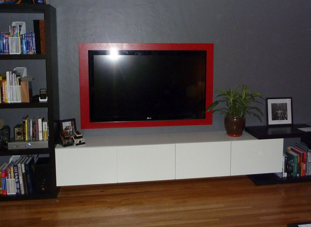 Телевизор в стене