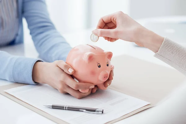 Инвестиции и сбережения плана — стоковое изображение Инвестиции и сбережения плана — стоковое фото