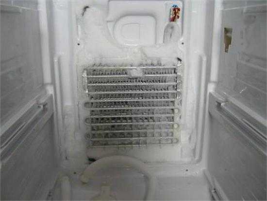 Гудит холодильник lg. Задняя стенка холодильника General Electric. Холодильник Twin Cooling не холодит. Холодильник с горячей водой. Холодильник шумит.